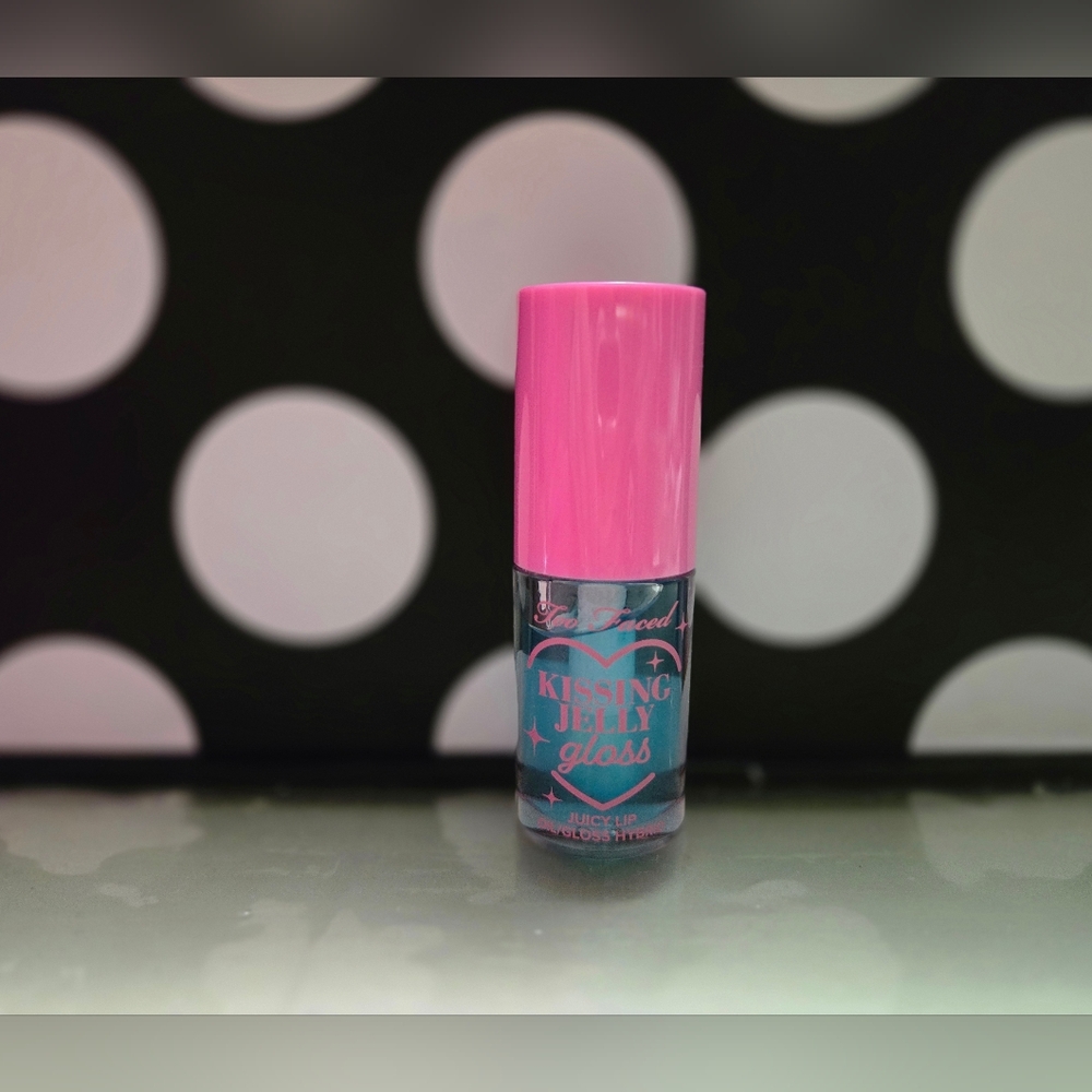 2/$40✨️Too Faced Kissing Jelly Gloss✨️
